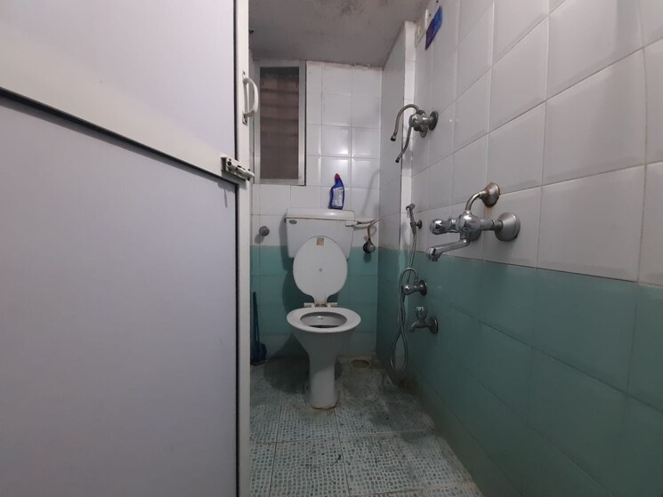 Bathroom, sai-baba-complex 1 Bedroom 620 Sq.Ft. Apartment In Aarey Colony Mumbai 9387991