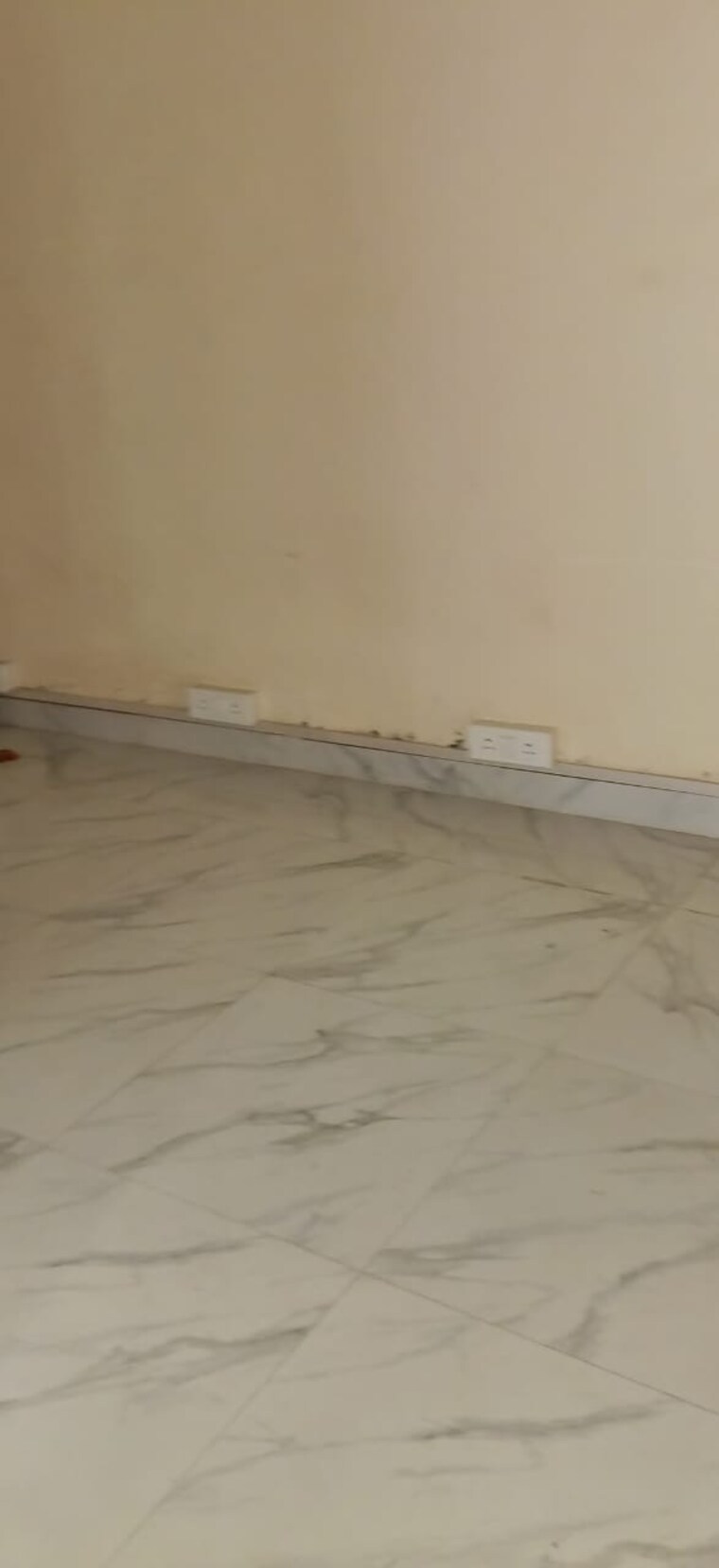 Room, gaur-city-center Commercial Office Space 220 Sq.Ft. In Sector 4 Greater Noida Greater Noida 9388016