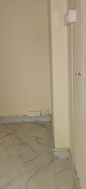 Room in  Office Space at Gaur City Center, Sector 4 Greater Noida – for Rent