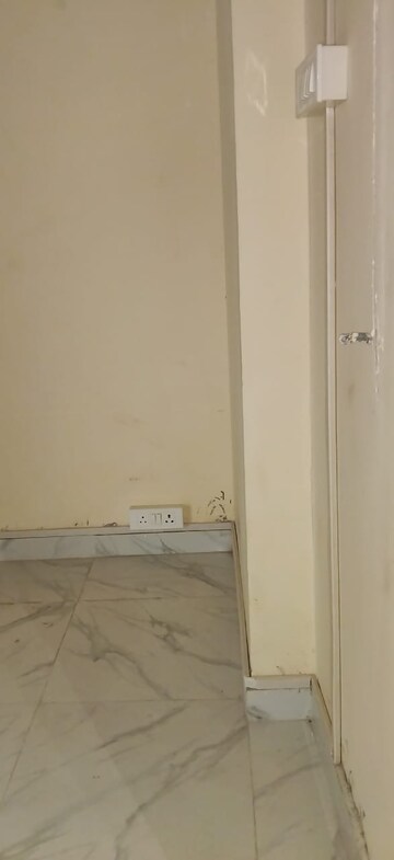 Room in  Office Space at Gaur City Center, Sector 4 Greater Noida – for Rent