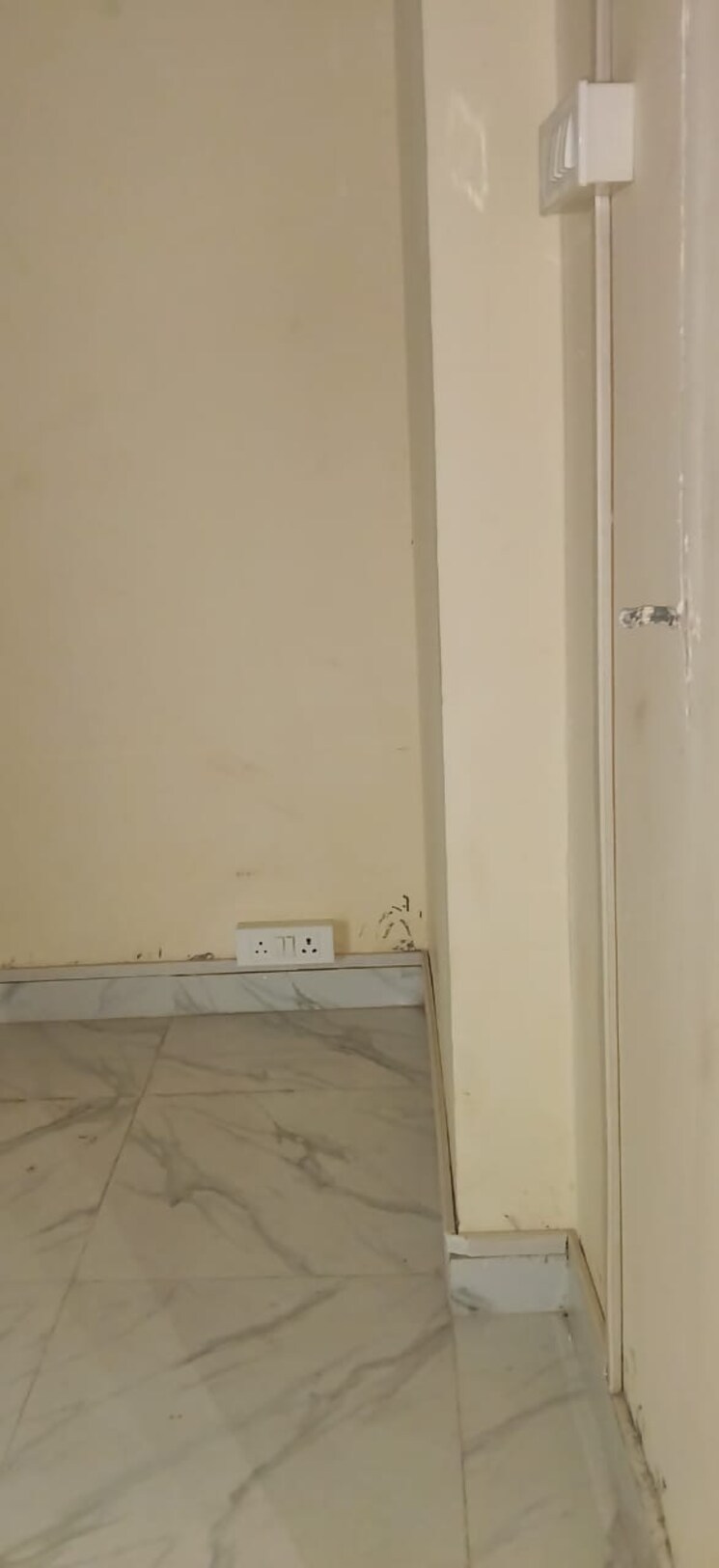 Room, gaur-city-center Commercial Office Space 220 Sq.Ft. In Sector 4 Greater Noida Greater Noida 9388016