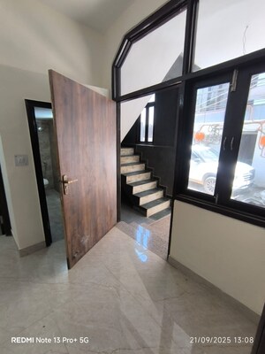 Room in 1.5 BHK Builder Floor at Saket – for Rent