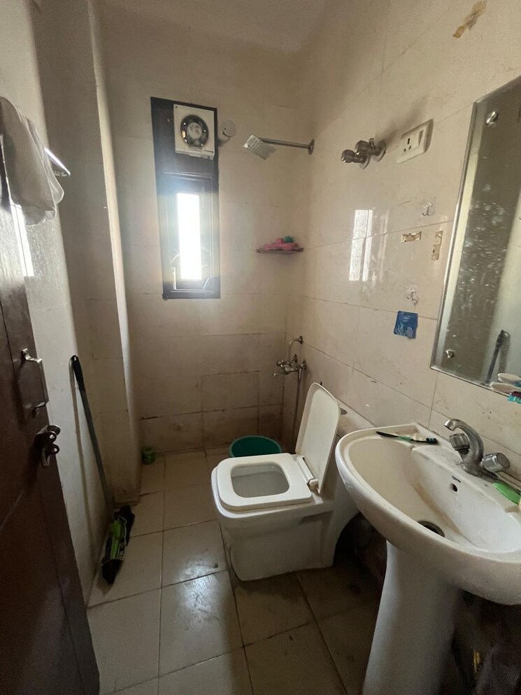 Bathroom, saket 1.5 Bedroom 450 Sq.Ft. Builder Floor In Saket Delhi 9388060