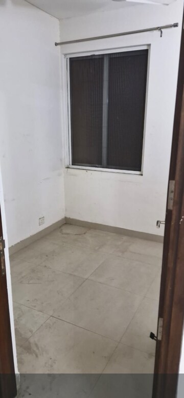 Room in 2 BHK Apartment at M3M Woodshire, Sector 107 – for Rent