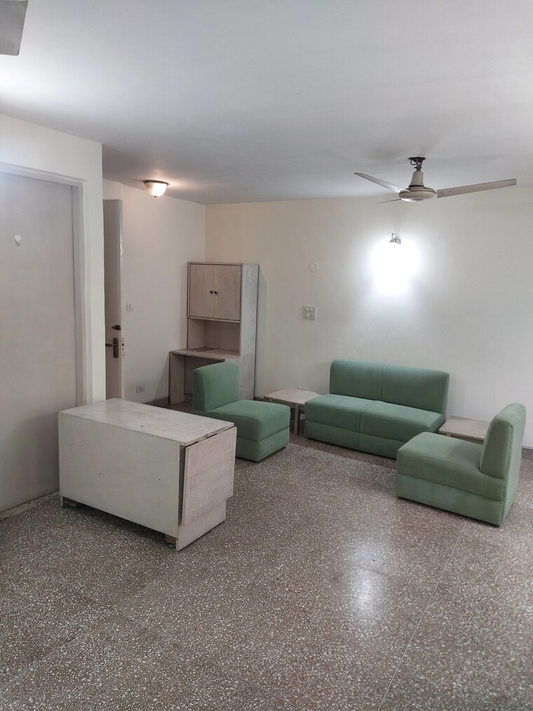 Bathroom, east of kailash 1.5 Bedroom 1000 Sq.Ft. Builder Floor In East Of Kailash Delhi 9388035