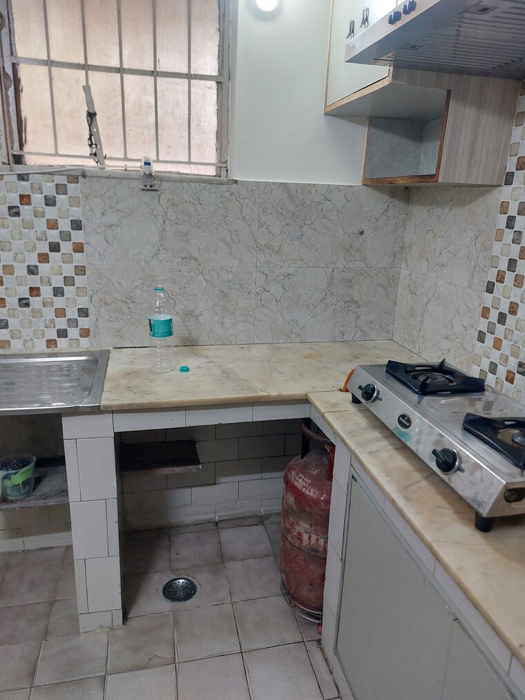 Kitchen, east of kailash 1.5 Bedroom 1000 Sq.Ft. Builder Floor In East Of Kailash Delhi 9388035