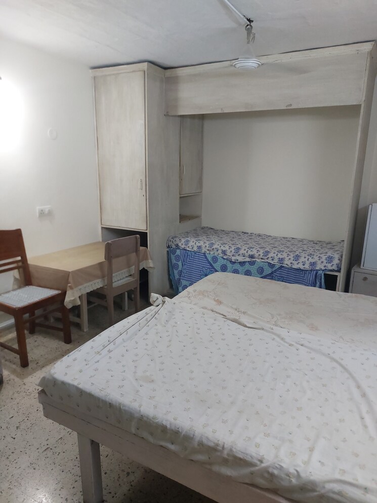 Team Area, east of kailash 1.5 Bedroom 1000 Sq.Ft. Builder Floor In East Of Kailash Delhi 9388035