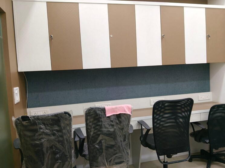 Team Area, malad east Commercial Office Space 120 Sq.Ft. In Malad East Mumbai 9388032