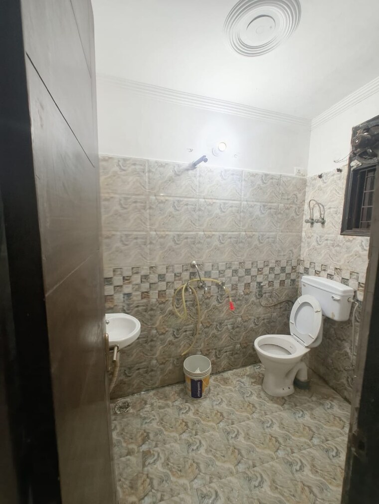 Bathroom, palm-residency-chhatarpur 1 Bedroom 450 Sq.Ft. Builder Floor In Chattarpur Delhi 9388055