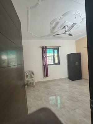 Room in 1 BHK Builder Floor at Palm Residency Chhatarpur, Chattarpur – for Rent