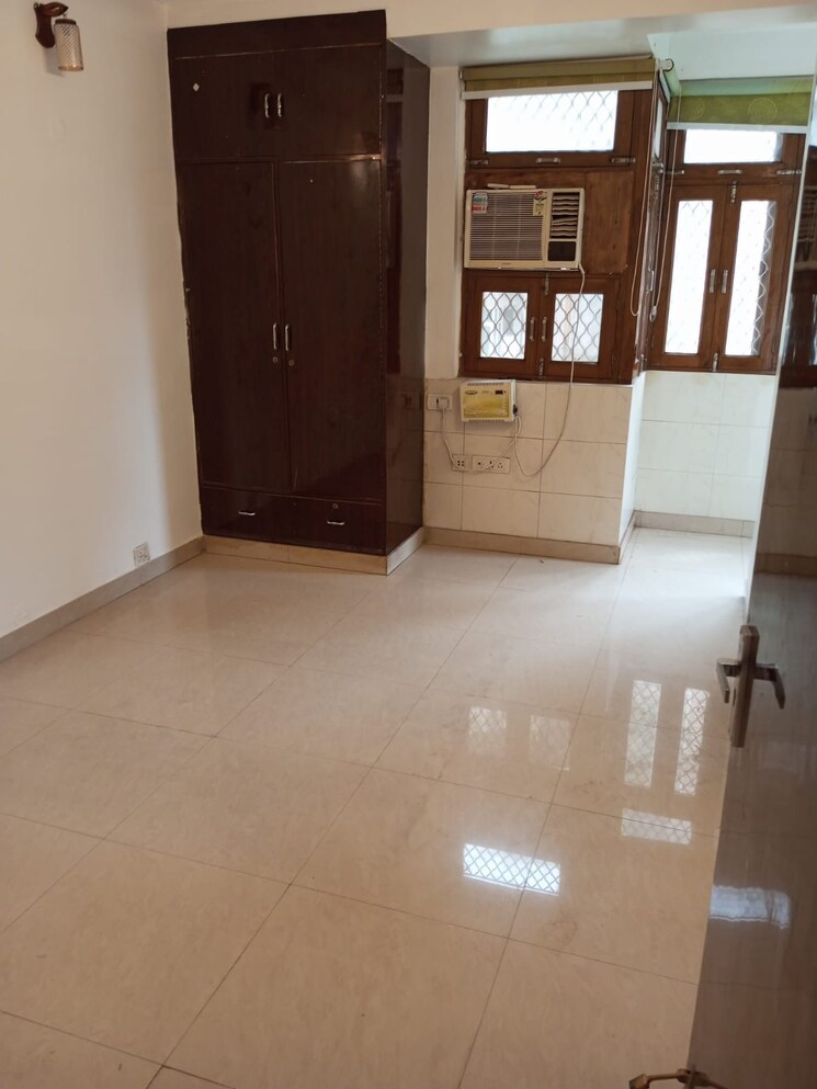 Room, sector 9 dwarka 4 Bedroom 2300 Sq.Ft. Apartment In Sector 9 Dwarka Delhi 9388047