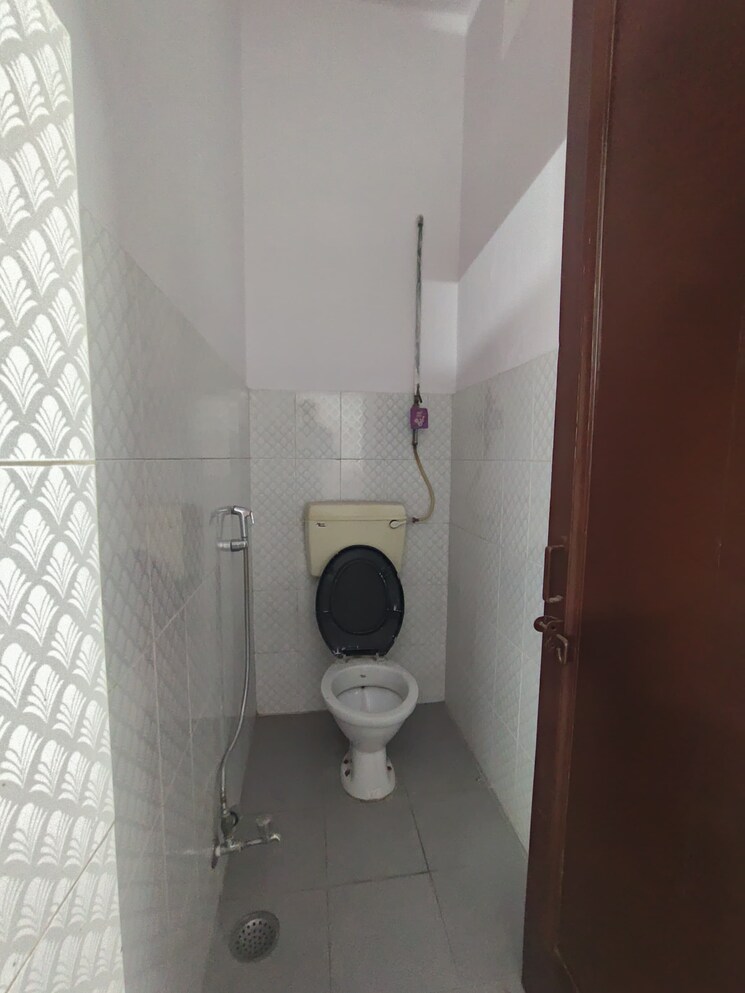 Bathroom, malviya nagar 2 Bedroom 900 Sq.Ft. Builder Floor In Malviya Nagar Delhi 9388065