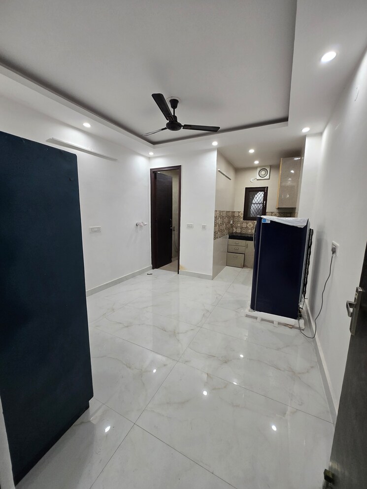 Room, lajpat nagar 4 1.5 Bedroom 500 Sq.Ft. Apartment In Lajpat Nagar 4 Delhi 9388097