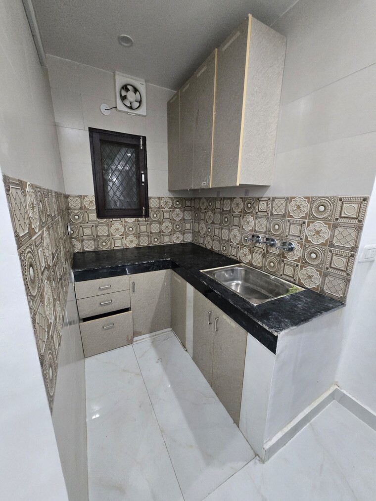Kitchen, lajpat nagar 4 1.5 Bedroom 500 Sq.Ft. Apartment In Lajpat Nagar 4 Delhi 9388097