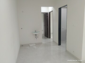 Room in 1 BHK Apartment at Suyog CHS Goregaon West, Goregaon West – for Sale