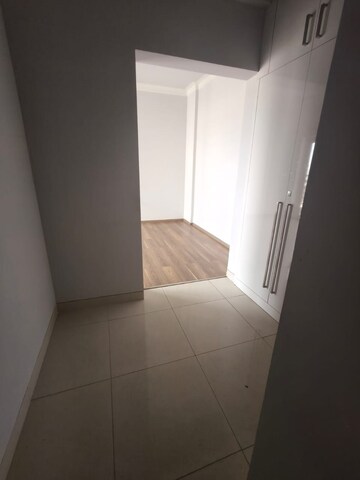 Bathroom in 3 BHK Builder Floor at Central Park Flower Valley Aqua Front Towers, Sohna Sector 33 – for Rent