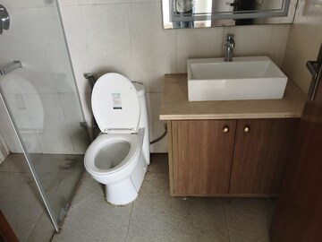 Bathroom in 3 BHK Builder Floor at Central Park Flower Valley Aqua Front Towers, Sohna Sector 33 – for Rent