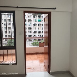 Room in 2 BHK Apartment at Kharadi – for Rent