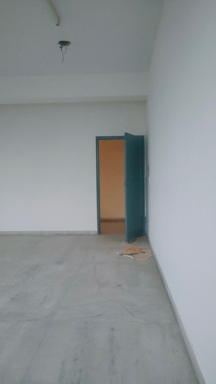 Room, shanti-plaza-vaishali Commercial Office Space 600 Sq.Ft. In Vaishali Sector 4 Ghaziabad 9388162