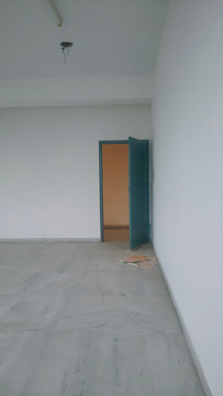 Room, shanti-plaza-vaishali Commercial Office Space 600 Sq.Ft. In Vaishali Sector 4 Ghaziabad 9388162