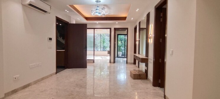 Room, dlf phase ii 4 Bedroom 300 Sq.Yd. Builder Floor In Dlf Phase ii Gurgaon 9388174