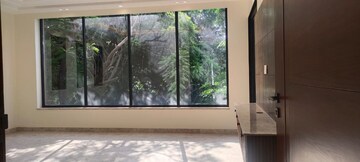 Room in 4 BHK Builder Floor at Dlf Phase ii – for Rent