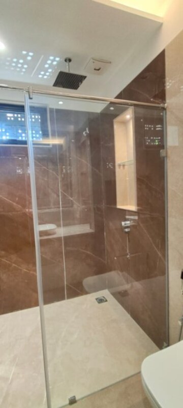 Bathroom in 4 BHK Builder Floor at Dlf Phase ii – for Rent