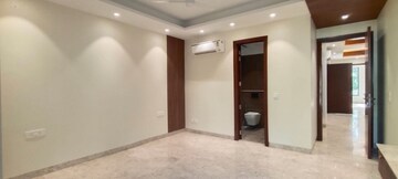 Room in 4 BHK Builder Floor at Dlf Phase ii – for Rent