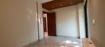 Room in 4 BHK Builder Floor at Dlf Phase ii – for Rent
