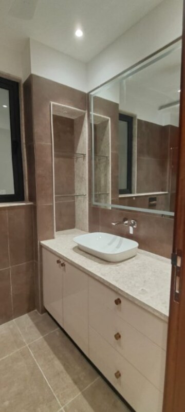 Bathroom in 4 BHK Builder Floor at Dlf Phase ii – for Rent