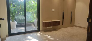 Room in 4 BHK Builder Floor at Dlf Phase ii – for Rent