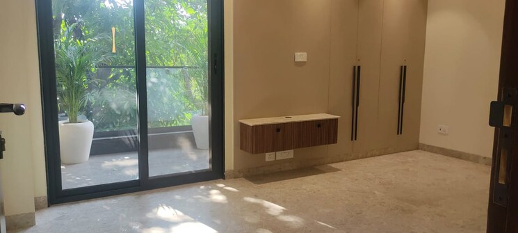 Room, dlf phase ii 4 Bedroom 300 Sq.Yd. Builder Floor In Dlf Phase ii Gurgaon 9388174