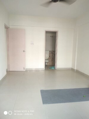 Room in 2 BHK Apartment at Majestique Marbella Phase 1, Kharadi – for Rent