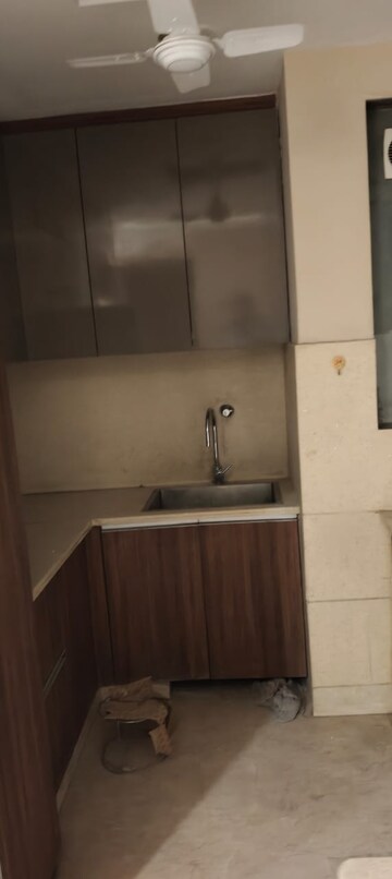 Furnished Amenities in 2 BHK Builder Floor at Subhash Nagar – for Rent