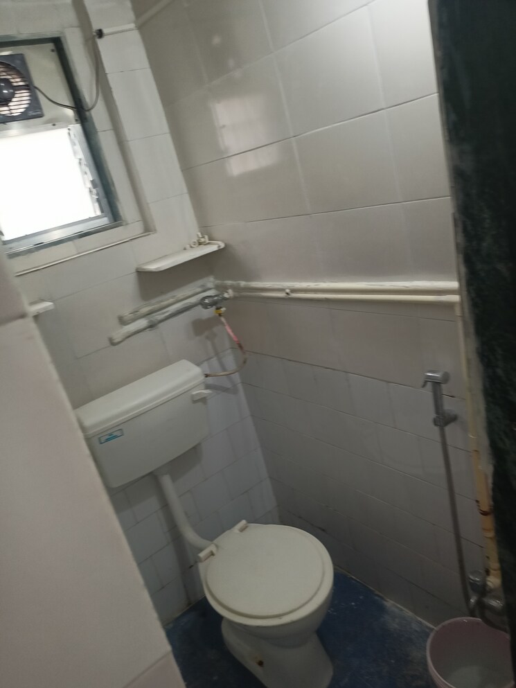 Bathroom, adarsh-nagar-society 1 RK 225 Sq.Ft. Apartment In Worli Mumbai 9388235