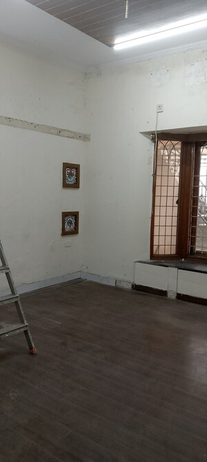 Room in 3 BHK Builder Floor at Spring Field, Sector 31 – for Rent