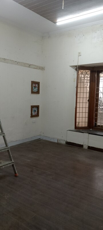 Room in 3 BHK Builder Floor at Spring Field, Sector 31 – for Rent