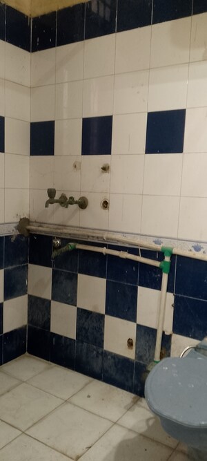 Kitchen in 3 BHK Builder Floor at Spring Field, Sector 31 – for Rent