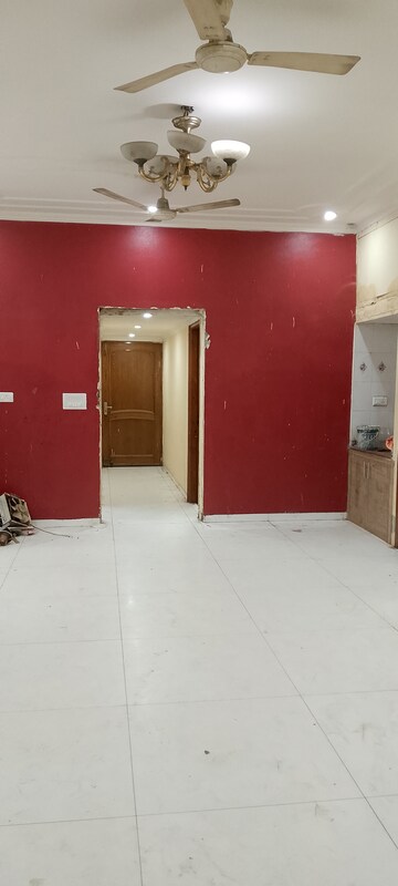 Room in 3 BHK Builder Floor at Spring Field, Sector 31 – for Rent