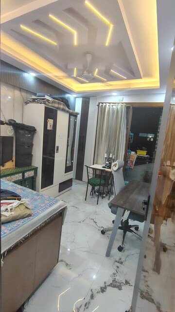 Team Area in 4 BHK Builder Floor at Dwarka Mor – for Rent