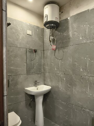 Bathroom in 3 BHK Apartment at Sunshine Enclave, Vip Road – for Rent