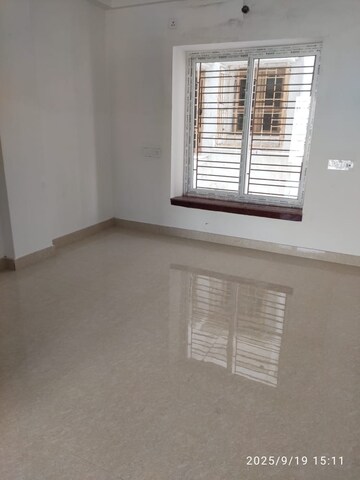 Room in 3 BHK Apartment at Kristi Villa, Chinar Park – for Sale