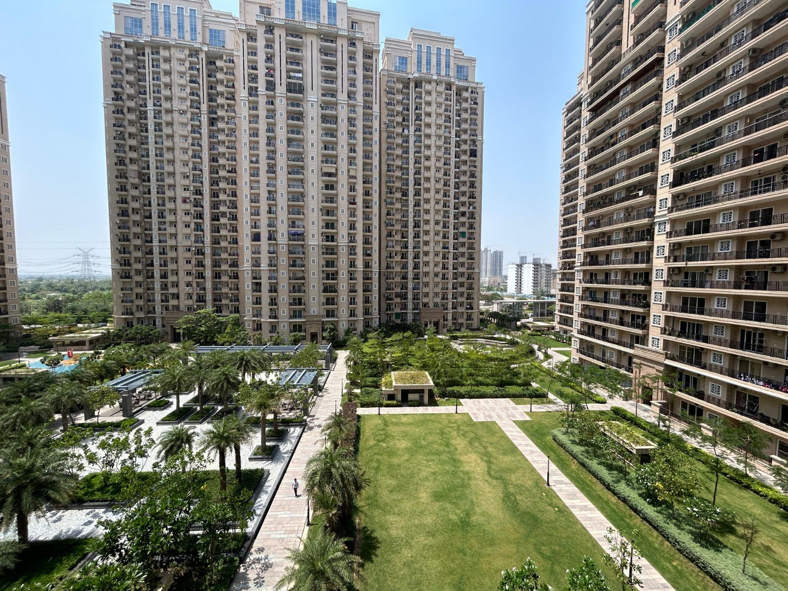 3.5 BHK + Servant Room Apartment For Rent in ACE Parkway