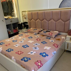 Bedroom in 3 BHK Apartment at Gomti Nagar – for Rent