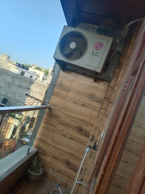 Furnished Amenities in 2 BHK Builder Floor at Dwarka Mor – for Rent