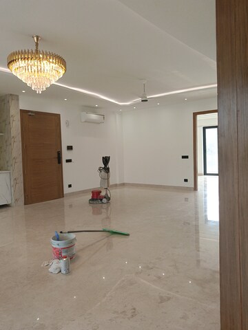 Room in 4 BHK Builder Floor at Gupta Awas, Sector 43 – for Rent