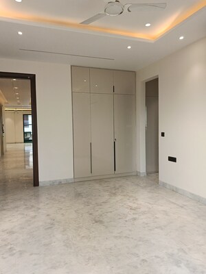 Room in 4 BHK Builder Floor at Gupta Awas, Sector 43 – for Rent