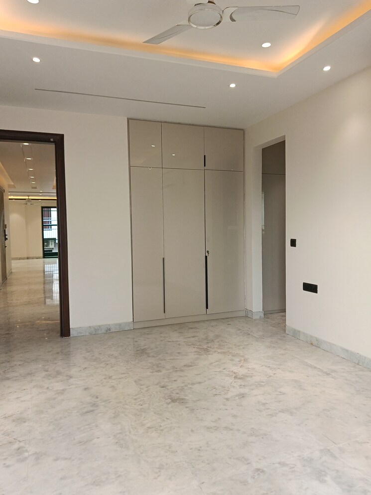 Room, gupta-awas 4 Bedroom 3000 Sq.Ft. Builder Floor In Sector 43 Gurgaon 9388333