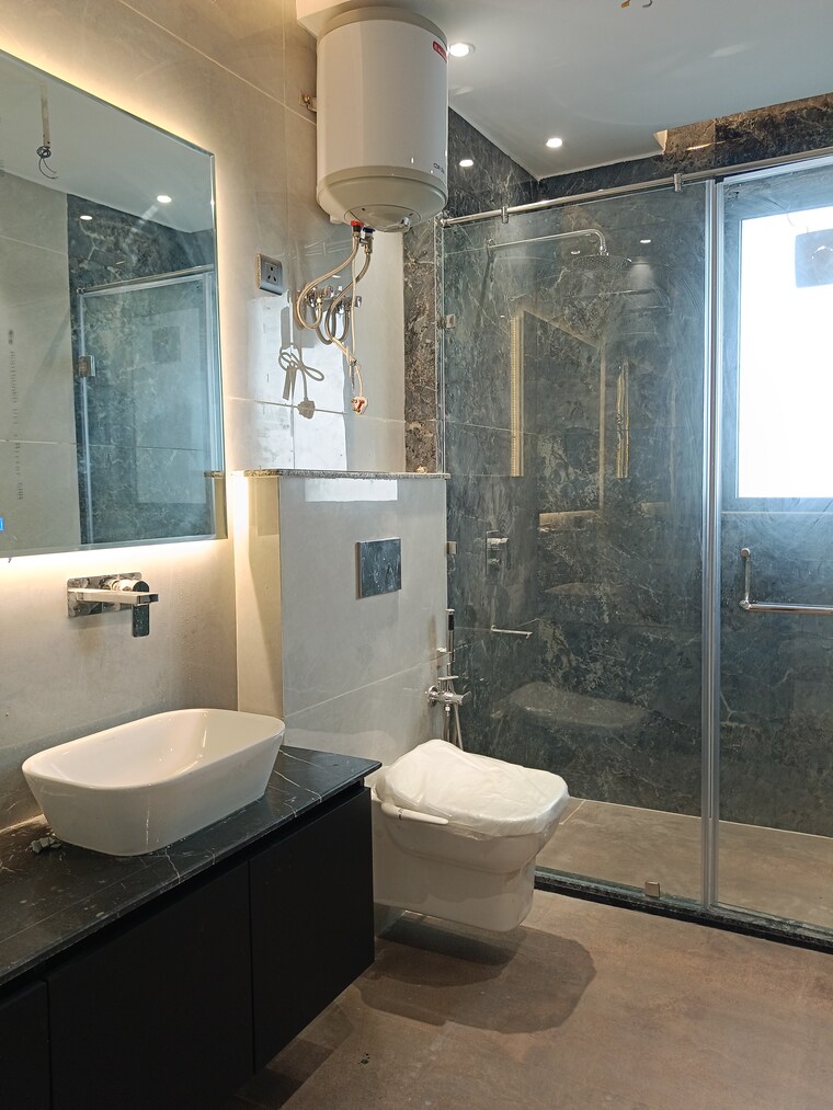 Bathroom, gupta-awas 4 Bedroom 3000 Sq.Ft. Builder Floor In Sector 43 Gurgaon 9388333