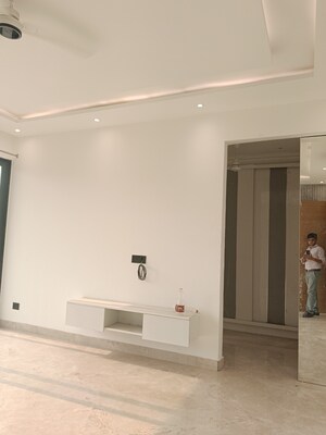 Room in 4 BHK Builder Floor at Gupta Awas, Sector 43 – for Rent